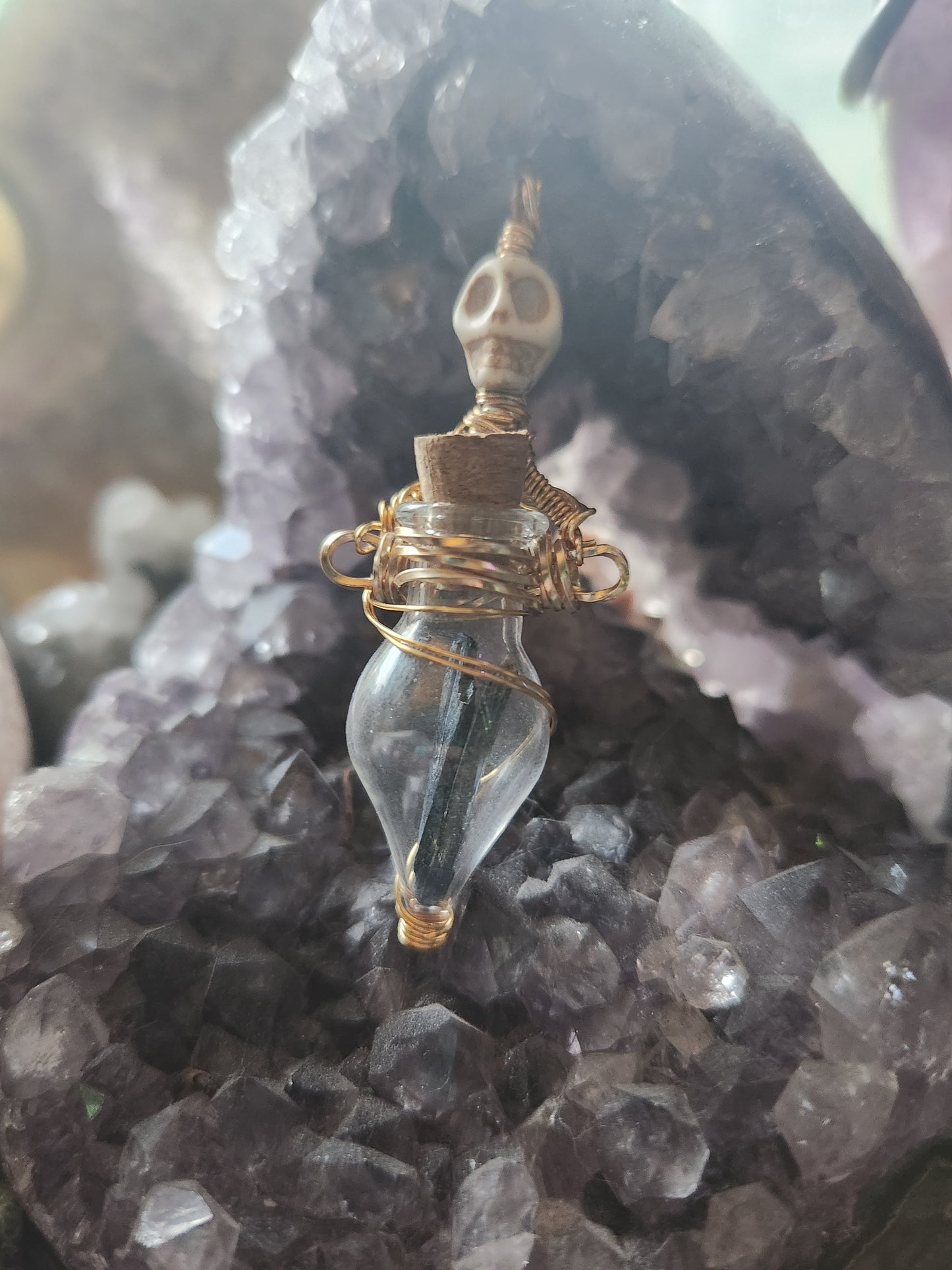 Skull Talisman Pendant – Vivianite in Glass with Copper Wrapping